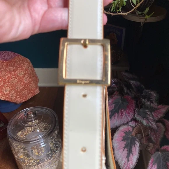 Salvatore Ferragamo cream leather handbag. - Picture 8 of 11